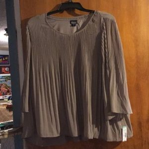 Fully pleated blouse. Size 1x
